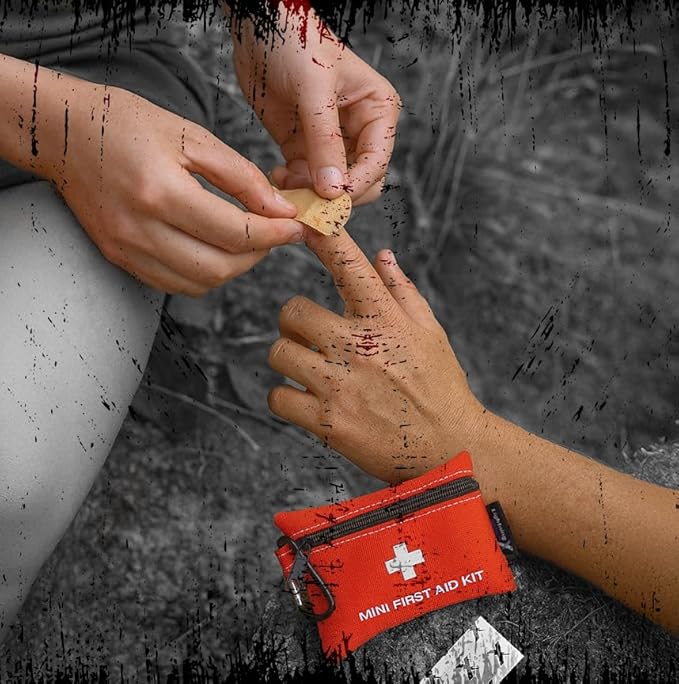 Lightning X Mini First Aid Kit – Compact 20 Piece Emergency Medical Kit - Image 3