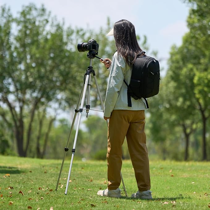 Amazon Basics 60-inch Lightweight DSLR Tripod - Image 8