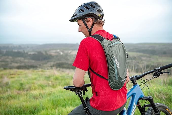 CamelBak Classic Light Bike Pack 70oz Hydration Reservoir - Image 3
