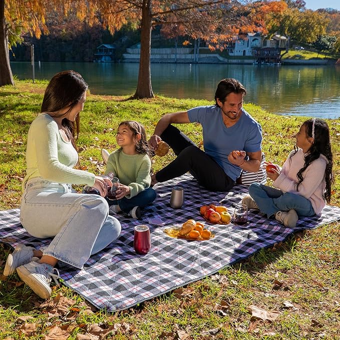 BRAWNTIDE Large Outdoor Waterproof Blanket - Image 5