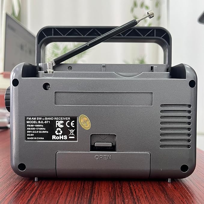 Portable AM/FM Transistor Radio - Image 7